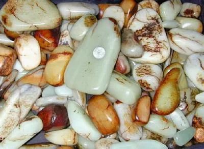 区分和田玉籽料和山料的奥秘